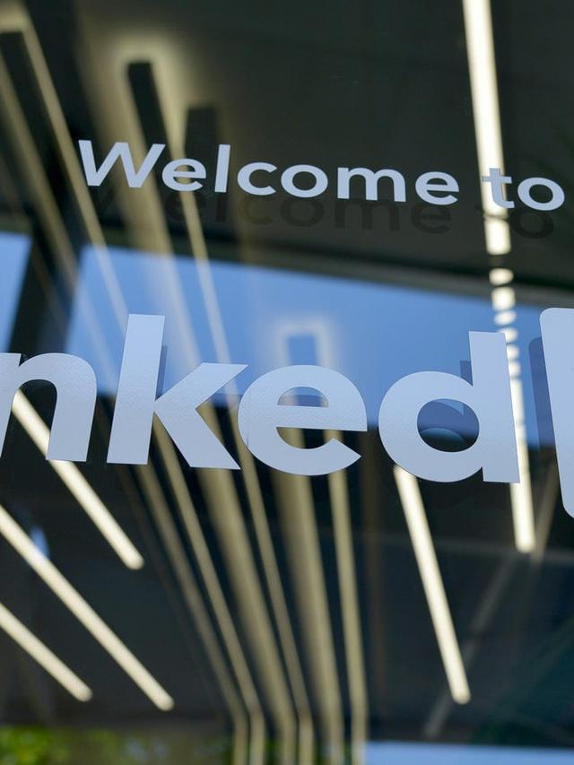 How to Use LinkedIn Effectively: Top 5 Tips for Building a Professional Network