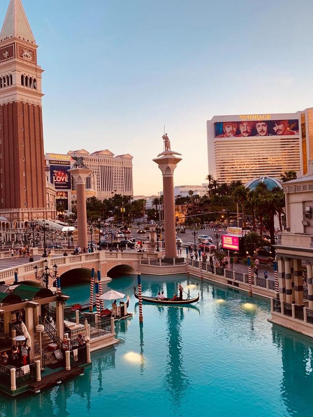 Immerse Yourself in Italian Elegance and Entertainment at The Venetian Resort Las Vegas