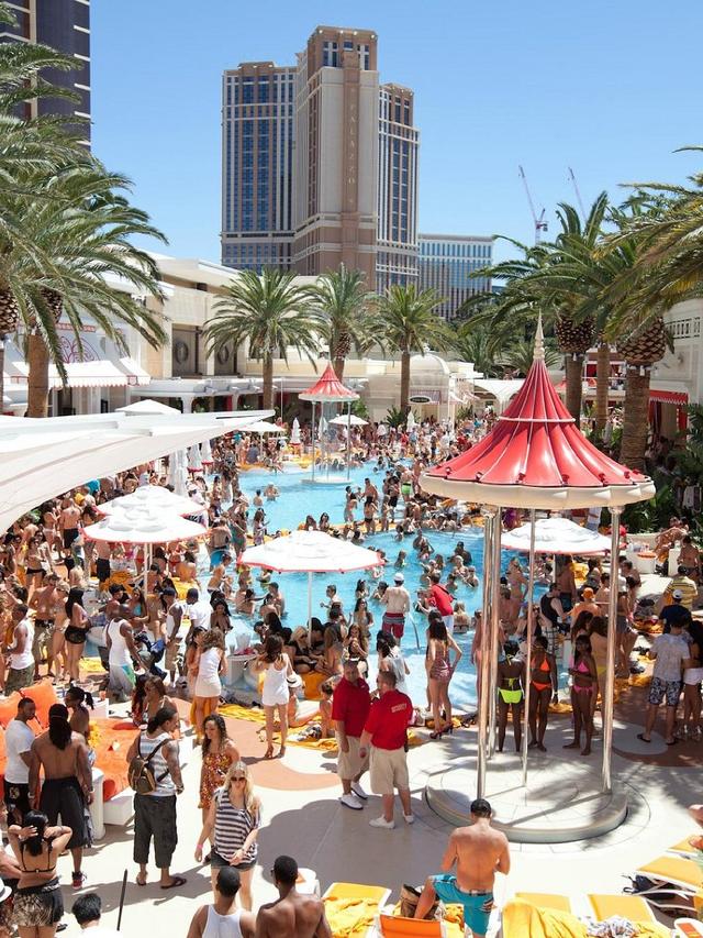 Partying at Encore Beach Club at Wynn Las Vegas